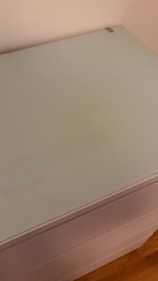 Ikea malm byrå med glasskiva