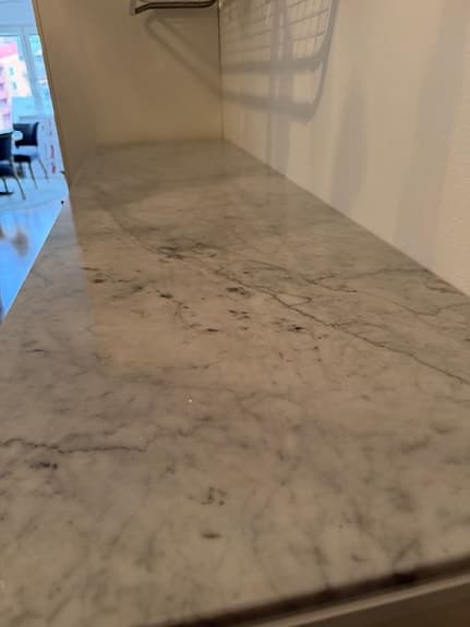 Byrå med 12 lådor med äkta Carrara marmor topskiva