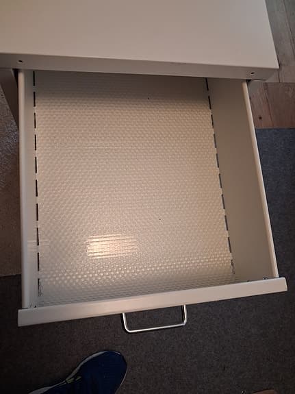 Vit metall hurts med 6 lådor