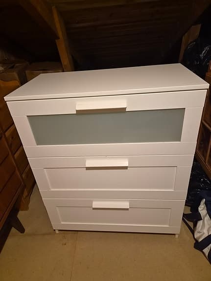 IKEA byrå vit med 3 lådor och spegel