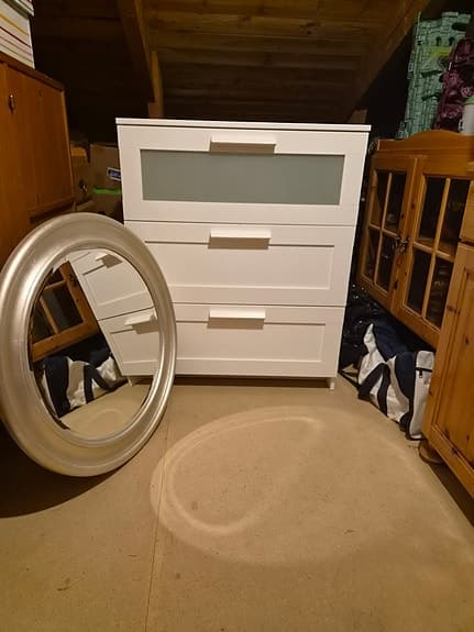 IKEA byrå vit med 3 lådor och spegel