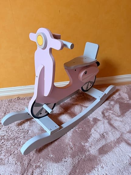 Kids concept gungmoped I trä
