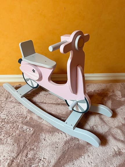 Kids concept gungmoped I trä