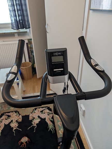 Titan life motionscykel med display svart.