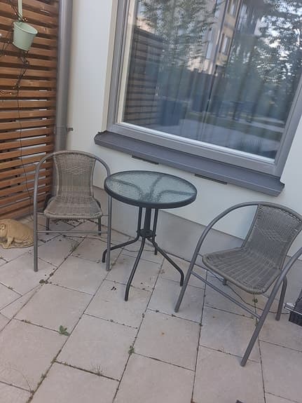 Runt trädgårdsbord
