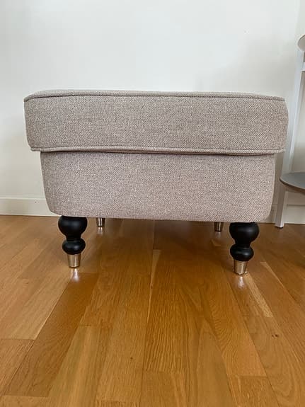 Fotpall/sittpuff i Howardmodell