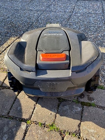 Husqvarna Automower 305, robotgräsklippare med hus