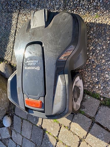 Husqvarna Automower 305, robotgräsklippare med hus