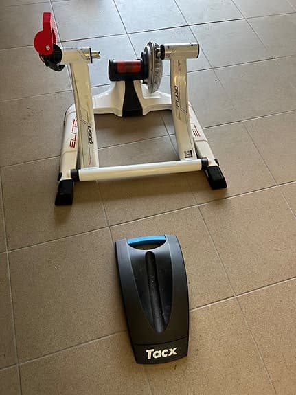 Cykeltrainer med däck