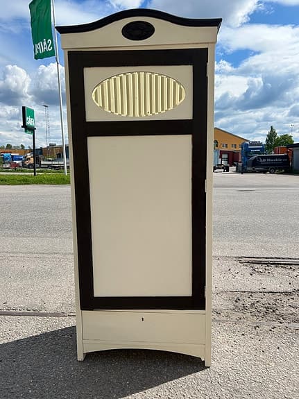 Skåp / klädskåp