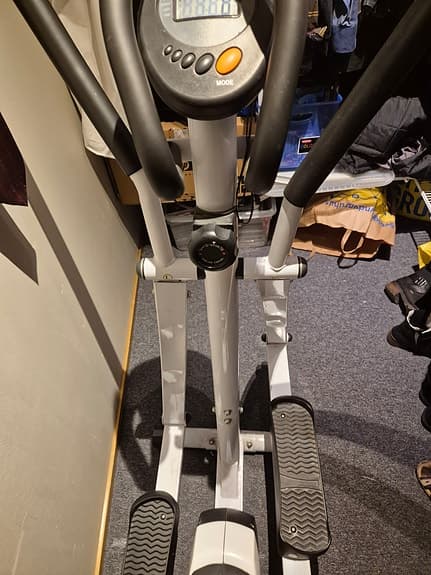 Crosstrainer med display och pulshandtag