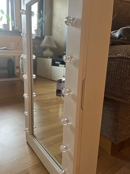 IKEA spegel med belysning och smyckesförvaring vit