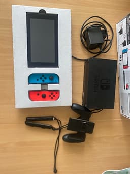 Nintendo Switch spelkonsol med blå/röd Joy-Con
