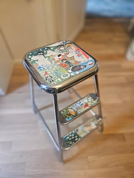 Lindqvistpallen stegpall med Muminmotiv