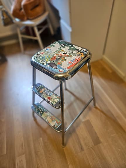 Lindqvistpallen stegpall med Muminmotiv