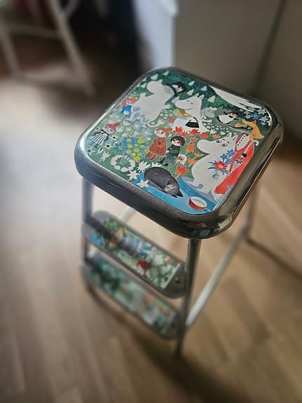 Lindqvistpallen stegpall med Muminmotiv