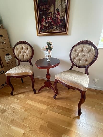 2 eleganta stolar och bord i Rokoko stil