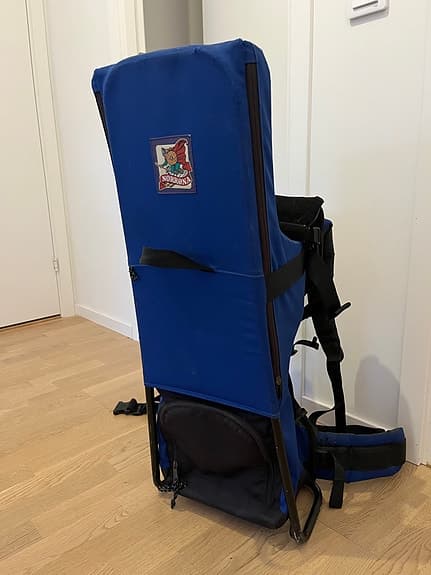 Norrøna blå bärstol för barn