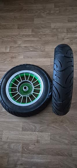 Moped/Scooterhjul 3.50-10 med däck gröna fälgar
