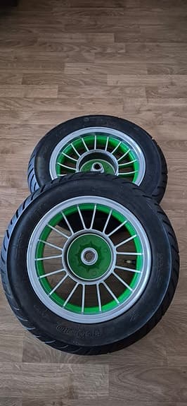 Moped/Scooterhjul 3.50-10 med däck gröna fälgar