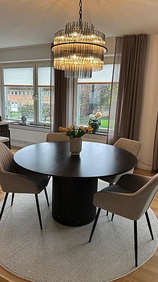 Matbord säljes med tilläggskiva !! Pris kan diskuteras vid snabb affär!!
