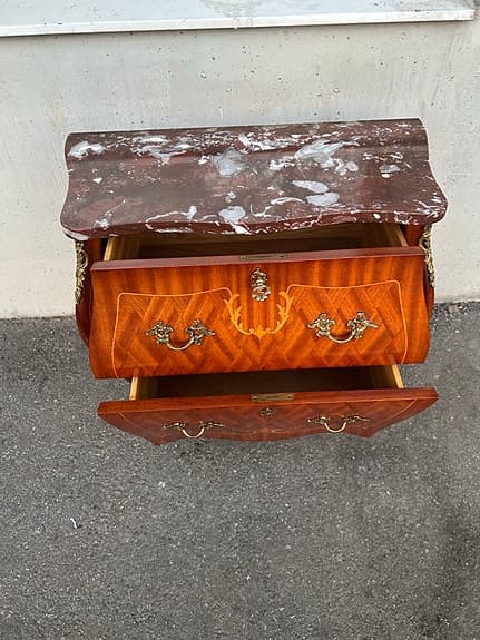 Vintage rokokobyrå i mahogny/marmorskiva 1950/1960-tal