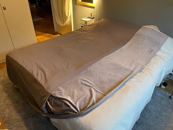 Sängkappa grå sammet 120 säng