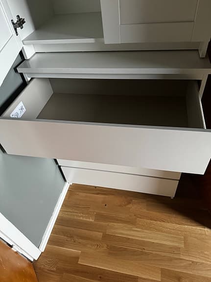 Malm byrå vit