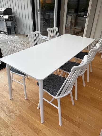 Hans K ZigZag matgrupp lackad vit bord med iläggsskiva och 6 stolar