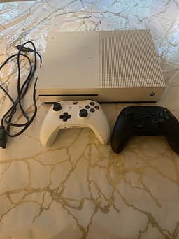 Xbox One S med två dosor