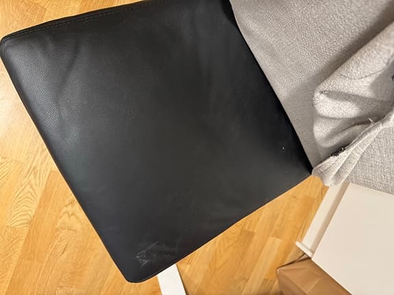 Matgrupp (bord + 4 stolar)