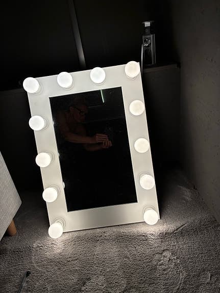 Mio sminkspegel inkl ljuskällor