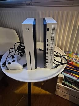 Xbox One S - 2 stycken! 1200+700