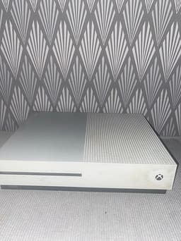 Microsoft Xbox One S spelkonsol vit