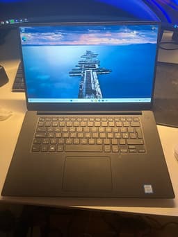 Dell XPS 15 7590 – GTX 1650 / i5 / 12GB RAM Laptop