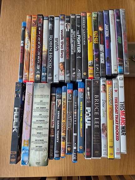 46 st DVD- och Blu-ray-filmer blandade titlar