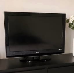 LG TV svart 32 tum