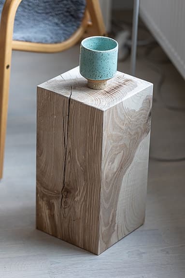 Massiv träpall / sidobord i naturträ