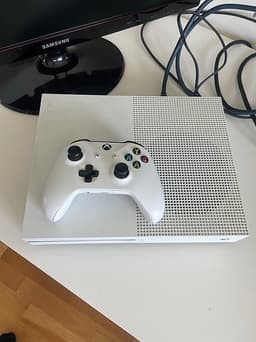 Microsoft Xbox One S spelkonsol