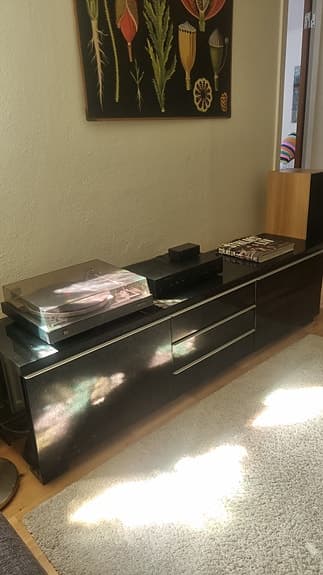 Modern Stereobänk , sideboard. blank svart