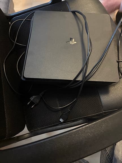 Sony Playstation 4 spelkonsol svart