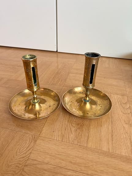 Två mässingsljusstaka