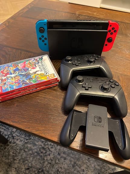 Nintendo Switch Röd/Blå Komplett paket