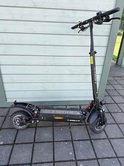 E-Wheels E7 elsparkcykel svart