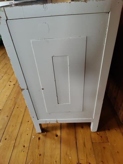 Charmig funkisbyrå från 30/40-talet med fantastiska originaldetaljer