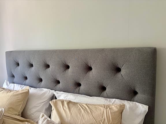 Mio sänggavel grå textil