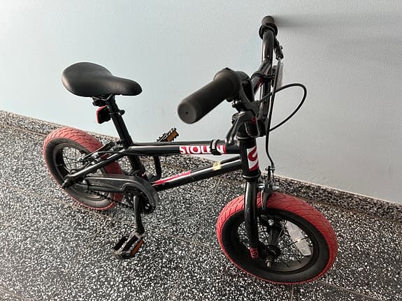Stolen Agent 12 tum 2022 Freestyle BMX Cykel Svart/Röd