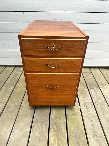 Teakhurts teak hurts byrå teakbyrå retro vintage