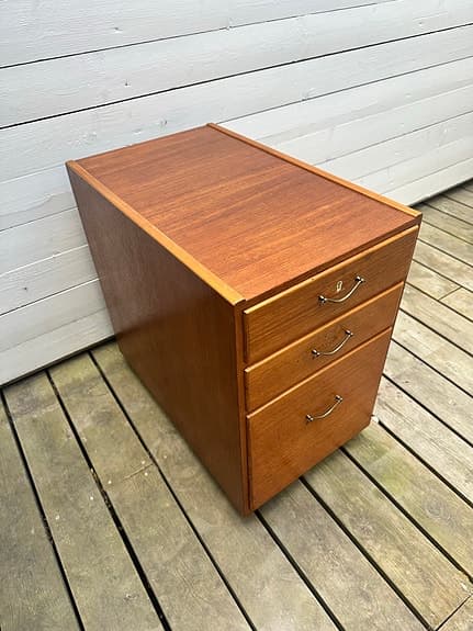 Teakhurts teak hurts byrå teakbyrå retro vintage