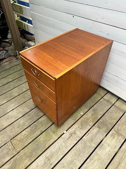 Teakhurts teak hurts byrå teakbyrå retro vintage